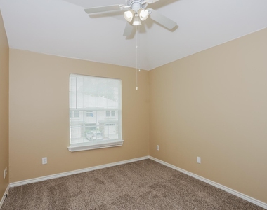 3966 Oceanside Drive - Photo Thumbnail 11