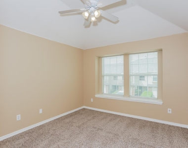 3966 Oceanside Drive - Photo Thumbnail 10