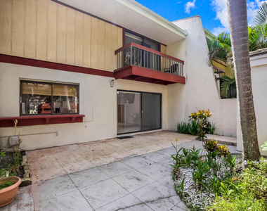 3015 Oaktree Lane - Photo Thumbnail 19
