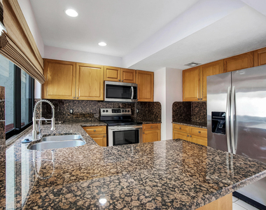 3015 Oaktree Lane - Photo Thumbnail 4