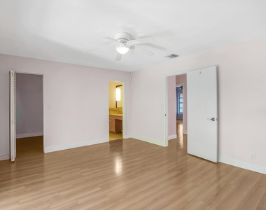 3015 Oaktree Lane - Photo Thumbnail 10