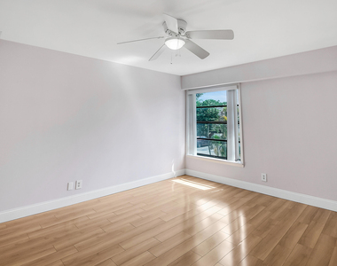 3015 Oaktree Lane - Photo Thumbnail 12