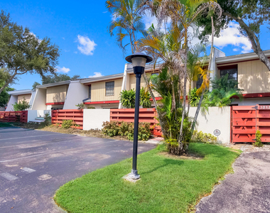 3015 Oaktree Lane - Photo Thumbnail 23