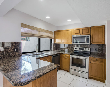 3015 Oaktree Lane - Photo Thumbnail 3