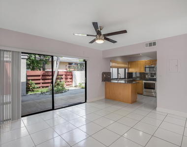 3015 Oaktree Lane - Photo Thumbnail 8