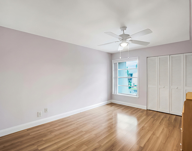 3015 Oaktree Lane - Photo Thumbnail 13