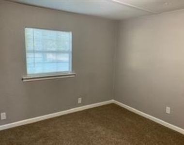 120 Overland Court - Photo Thumbnail 9