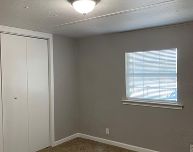 120 Overland Court - Photo Thumbnail 7
