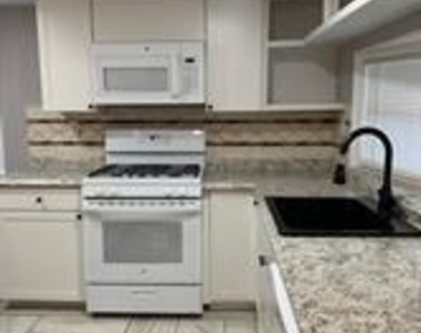 120 Overland Court - Photo Thumbnail 3