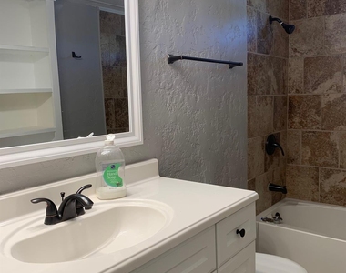 120 Overland Court - Photo Thumbnail 10