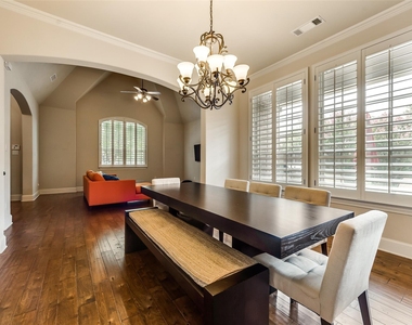 2501 Lady Viviane Lane - Photo Thumbnail 9