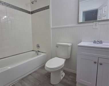 912 W Main Street - Photo Thumbnail 8