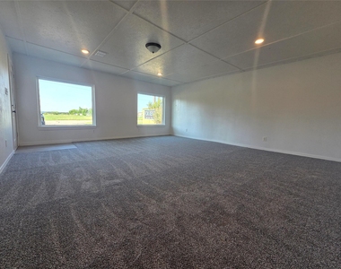 912 W Main Street - Photo Thumbnail 4