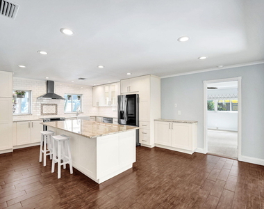 5404 Ne 22nd Avenue - Photo Thumbnail 2