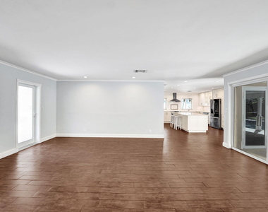 5404 Ne 22nd Avenue - Photo Thumbnail 8