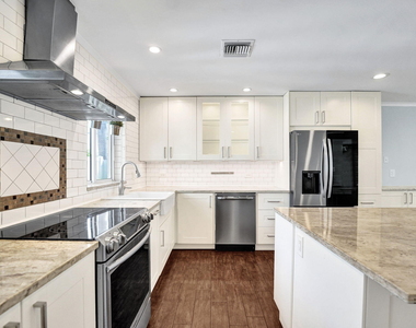 5404 Ne 22nd Avenue - Photo Thumbnail 9