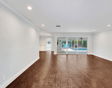 5404 Ne 22nd Avenue - Photo Thumbnail 7