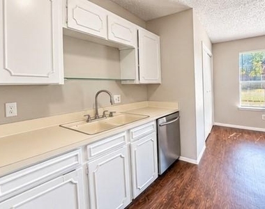 600 Stell Avenue - Photo Thumbnail 2