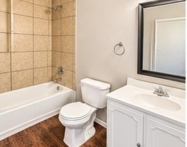 600 Stell Avenue - Photo Thumbnail 7