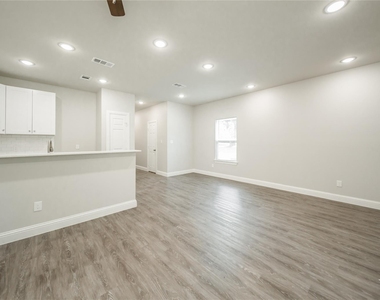 1014 Ford Street - Photo Thumbnail 4