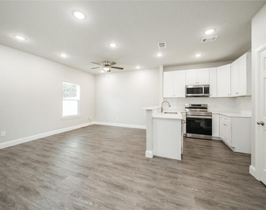 1014 Ford Street - Photo Thumbnail 2