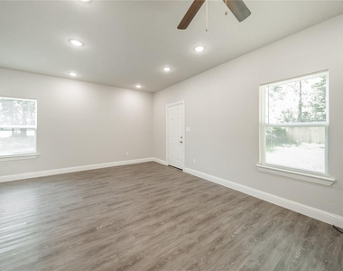 1014 Ford Street - Photo Thumbnail 5