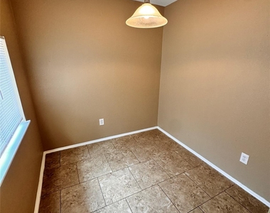 116 Cambridge Drive - Photo Thumbnail 7