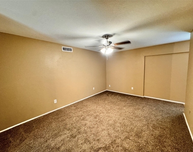 116 Cambridge Drive - Photo Thumbnail 9