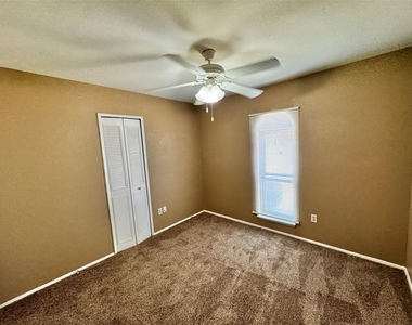 116 Cambridge Drive - Photo Thumbnail 12