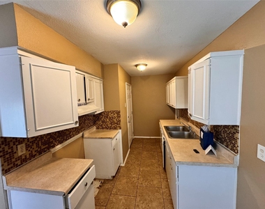 116 Cambridge Drive - Photo Thumbnail 6