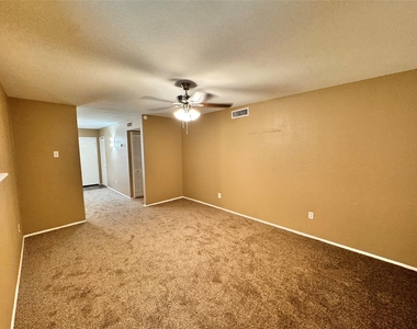 116 Cambridge Drive - Photo Thumbnail 8