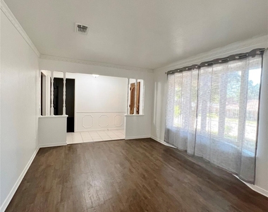 1008 Pine Tree Lane - Photo Thumbnail 3
