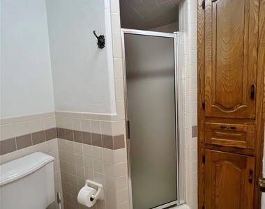 1008 Pine Tree Lane - Photo Thumbnail 17