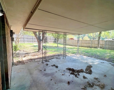 1008 Pine Tree Lane - Photo Thumbnail 18