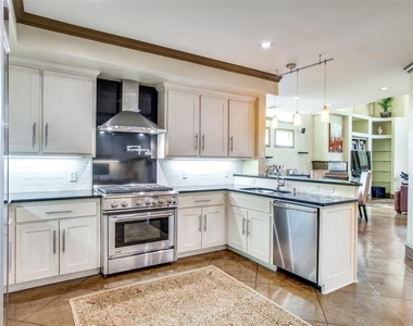 5020 Mission Avenue - Photo Thumbnail 4