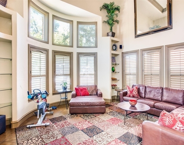 5020 Mission Avenue - Photo Thumbnail 2