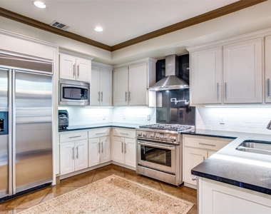 5020 Mission Avenue - Photo Thumbnail 3