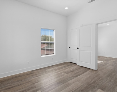 506 N Lancaster Avenue - Photo Thumbnail 13