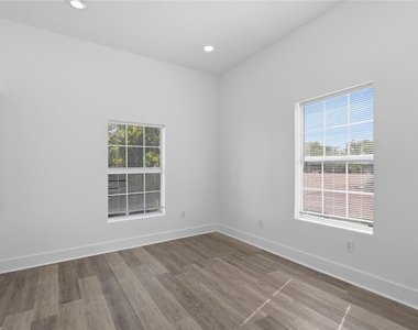 506 N Lancaster Avenue - Photo Thumbnail 12