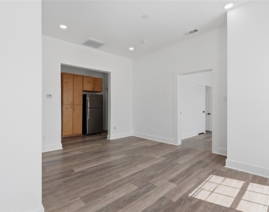 506 N Lancaster Avenue - Photo Thumbnail 5