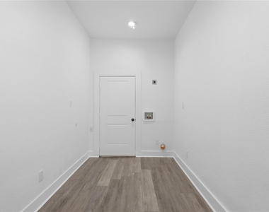 506 N Lancaster Avenue - Photo Thumbnail 10