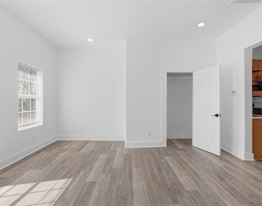 506 N Lancaster Avenue - Photo Thumbnail 4