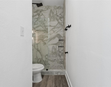 506 N Lancaster Avenue - Photo Thumbnail 14