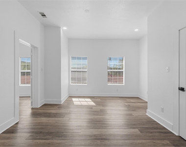 506 N Lancaster Avenue - Photo Thumbnail 2