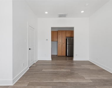 506 N Lancaster Avenue - Photo Thumbnail 6