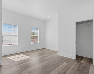 506 N Lancaster Avenue - Photo Thumbnail 3