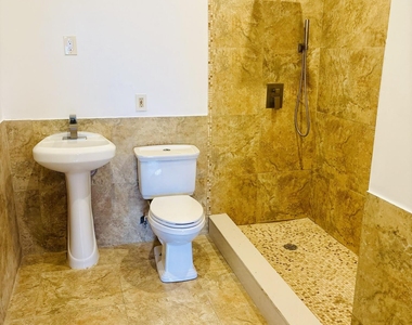 707 Lake Avenue - Photo Thumbnail 16