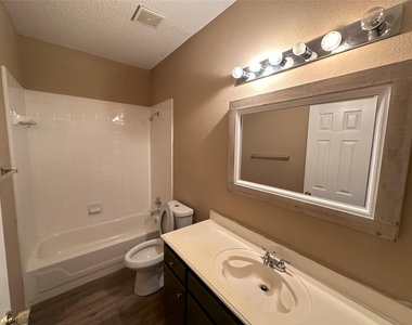 7800 Crestview Drive - Photo Thumbnail 13