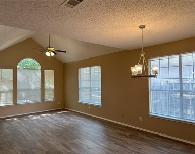 7800 Crestview Drive - Photo Thumbnail 1