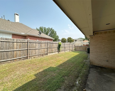 7800 Crestview Drive - Photo Thumbnail 14